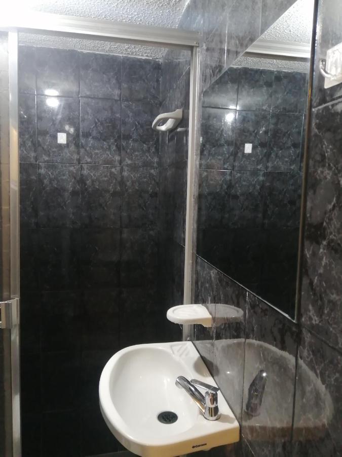 Habitacion Privada Cerca Al Aeropuerto Y Terminal Hotel Bogotá Kültér fotó